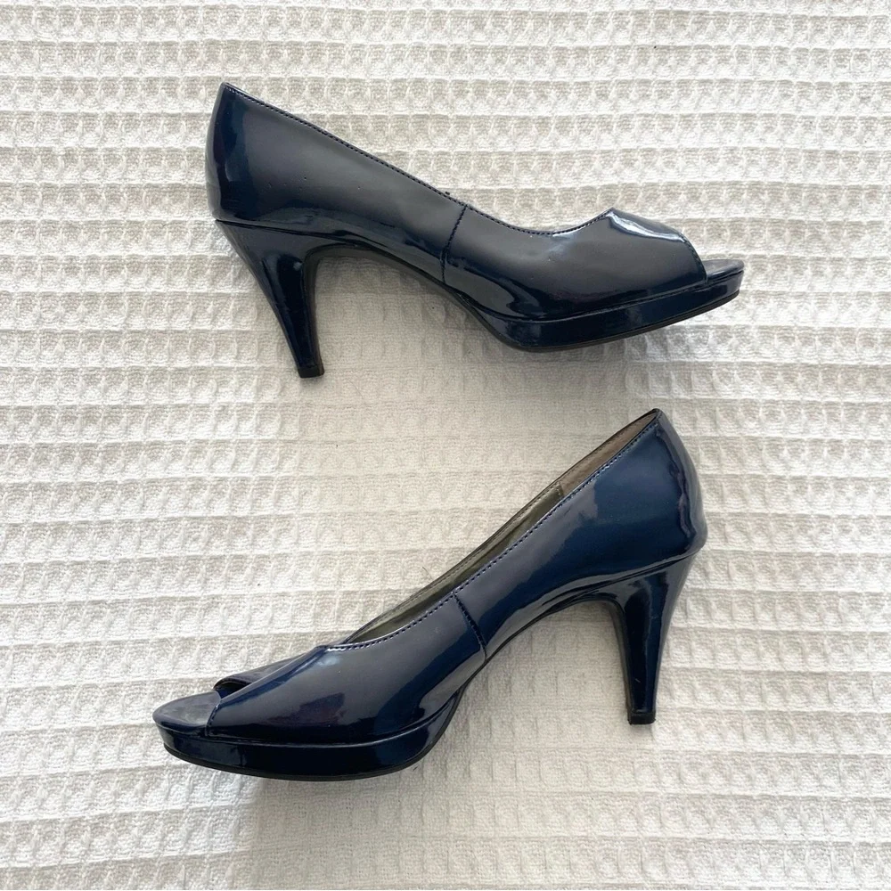 Bandolino Dark Blue Patent Peep Toe Heels size 9
